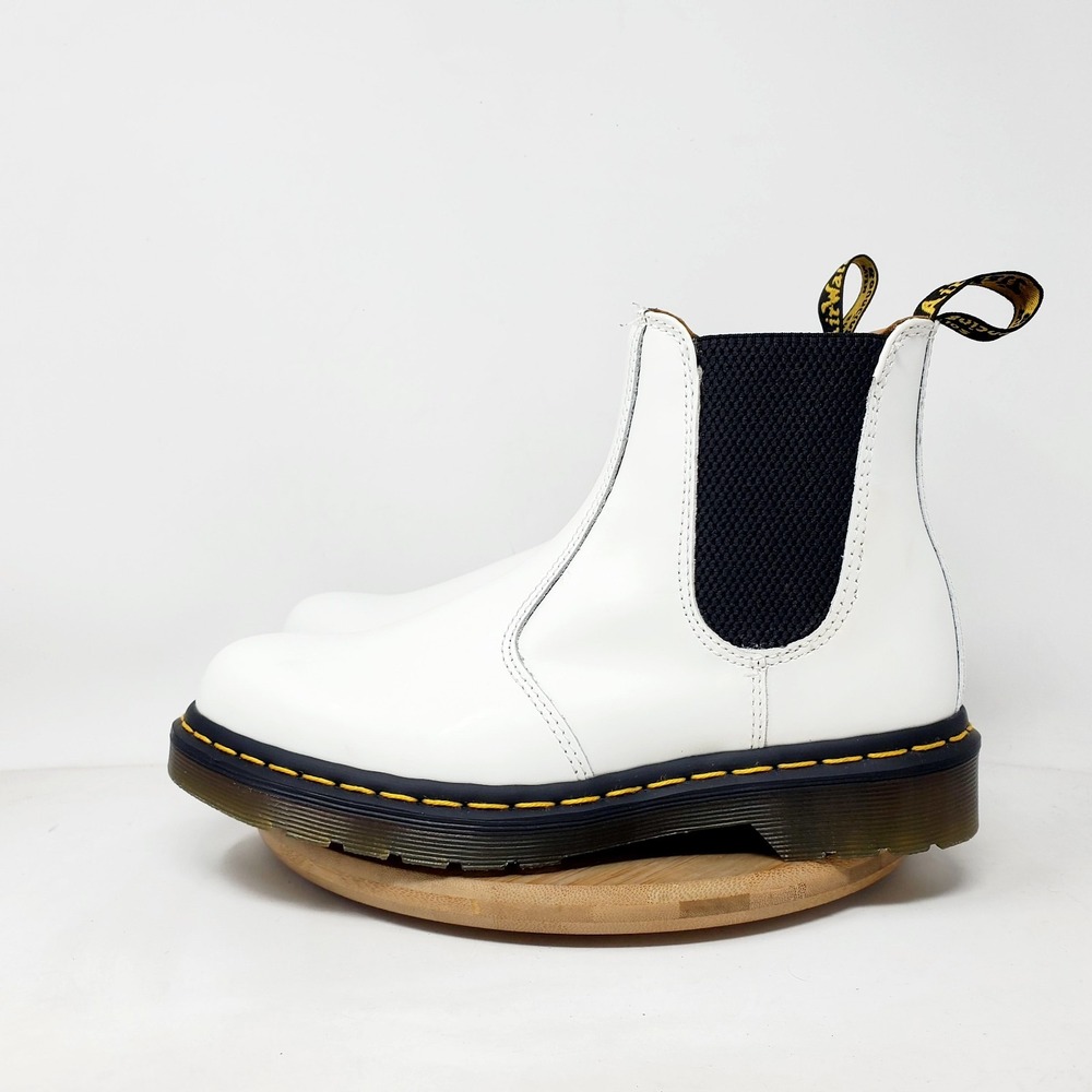Dr Martens 2976 Chelsea Boots Womens 7 White Leather Punk Goth Shoes - Picture 1 of 12